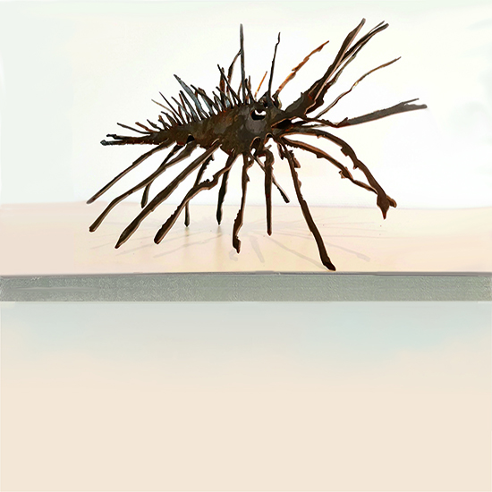 Cortenstalen beeld met vormen die doen denken aan zeebeesten.