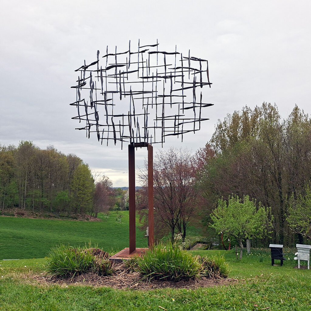 Cortenstalen beeld  Water en Riet in beeldentuin de Beikenhof